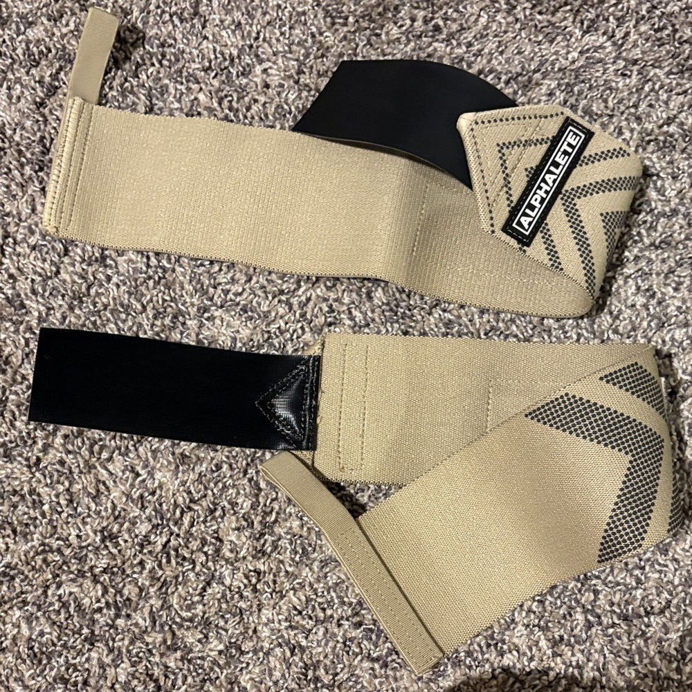 Alphalete Chevron Pattern Wrist Straps in Tan and Black - Picture 3 of 3